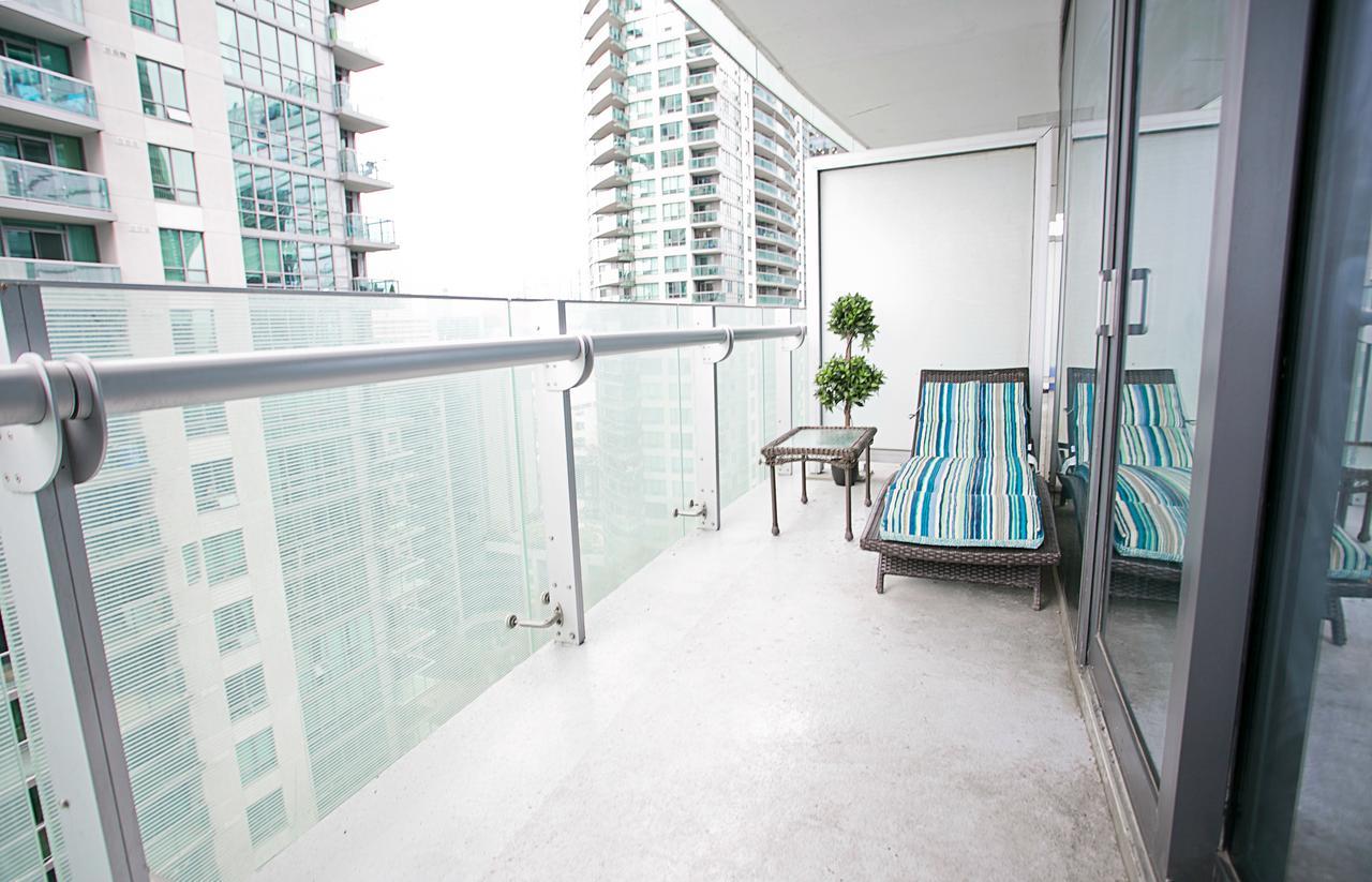 Royal Stays Condominiums - Upscale Downtown Suites Toronto Eksteriør bilde